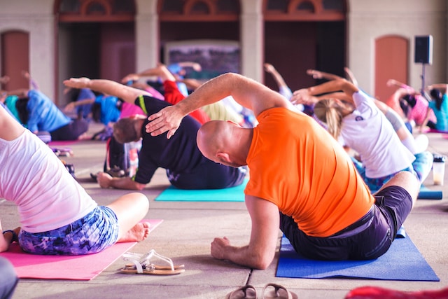 Le yoga : plus qu’une simple routine d’étirement