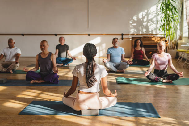 Yoga et Méditation : Intégrer la Flexibilité et la Sérénité dans Votre Routine Sportive