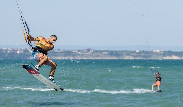 Débuter en Wing Foil : le guide complet pour s’initier aux sports nautiques