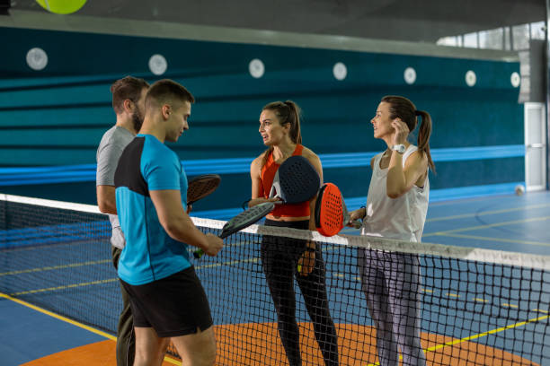 Quelles informations doit-on fournir à un prestataire pour qu&rsquo;il respecte les normes construction court de tennis ?