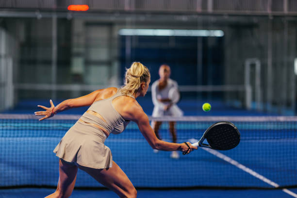 Constructeur court de tennis : peut-il construire un court sur un terrain déjà aménagé ?