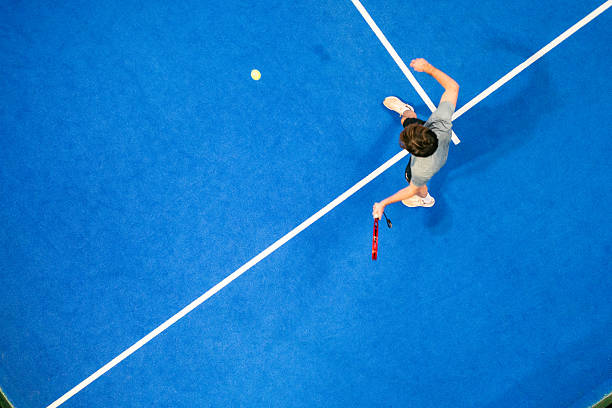 Quelles distances réglementaires respecter pour une construction terrain de tennis près des habitations ?
