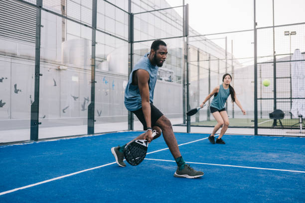 Les frais d&rsquo;entretien doivent-ils être pris en compte dans le coût construction terrain de tennis ?