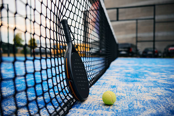 Combien de temps faut-il à un constructeur court de tennis pour terminer un chantier complet ?